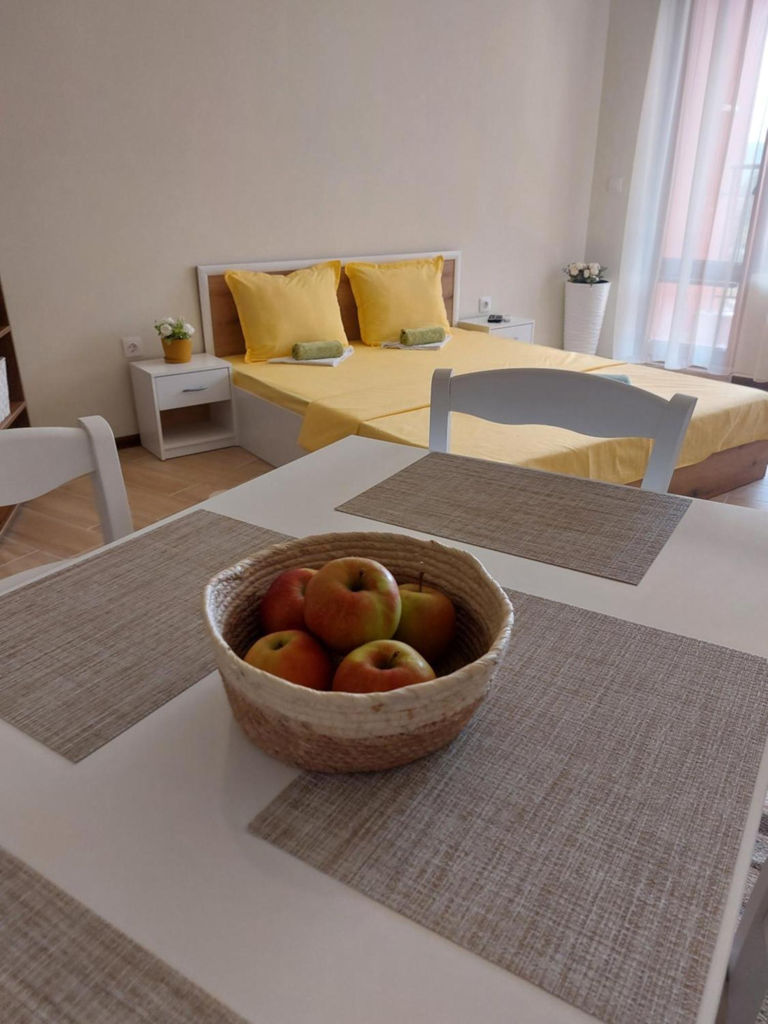 Krimski Apartment - Free Private Parking Varna Esterno foto